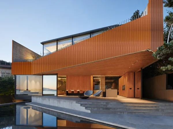 Πηχάκια τοίχου WPC Wall Red Brown σε κοκκινοκαφέ απόχρωση για εξωτερική χρήση